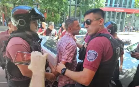 "�El que las hace, las paga!": cay� el hombre que le arroj� la botella a Milei y Bullrich lo celebr� en las redes