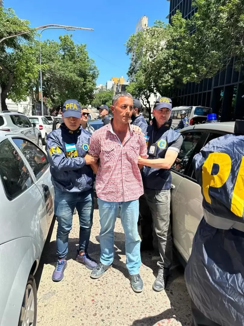Gastn Mercanzini, el hombre que le lanz un botellazo a Javier Milei, fue detenido en la maana del martes 12 de diciembre.