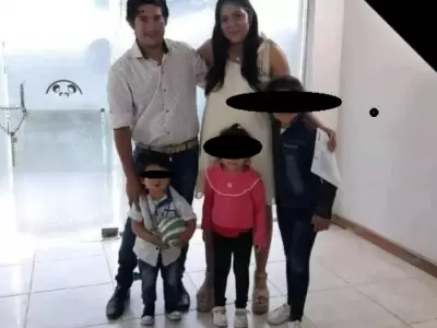 Daniela Lpez y Gabriel Gutirrez junto a los tres hijos.