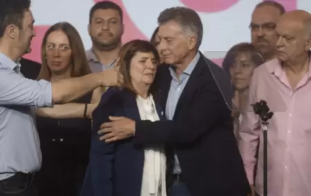 Macri abraza a Bullrich tras perder lugar en las PASO