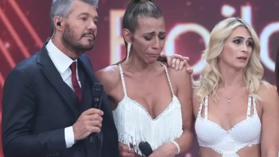 Marcelo Tinelli junto a Sol 1 y Sol 2 en la pista del Bailando por un Sueo.