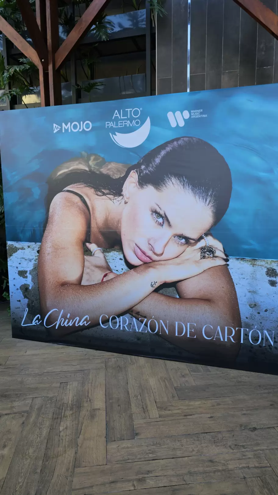 La China palpita el verano con la presentacin de su nuevo single: "Corazn de Cartn"