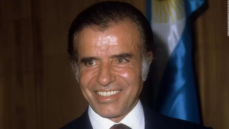 Carlos Sal Menem gobern la argentina de 1989 a 1999 y privatiz la gran mayora de las empresas estatales.