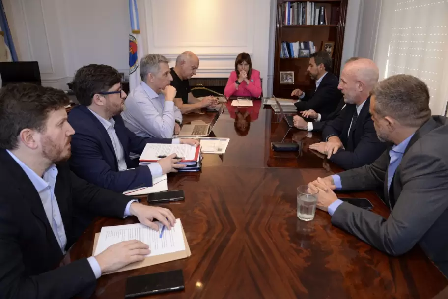 Bullrich preparando su protocolo anti piquetes