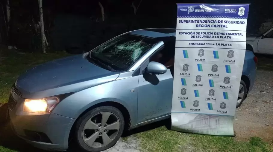 El auto fue atacado tambin.