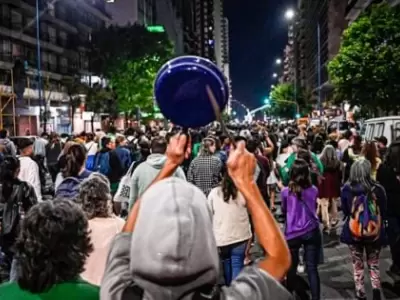 Cacerolazos argentinos? Afuera!