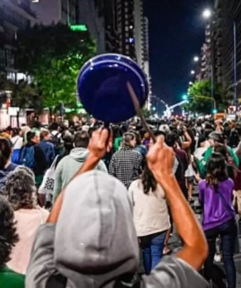 Cacerolazos argentinos? Afuera!