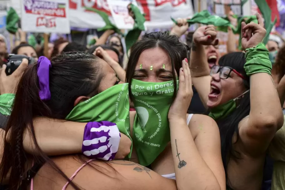 Miles de mujeres lucharon por el aborto seguro, legal y gratuito en Argentina