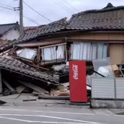 Alerta de tsunami y personas an atrapadas bajo los escombros tras el terremoto en Japn