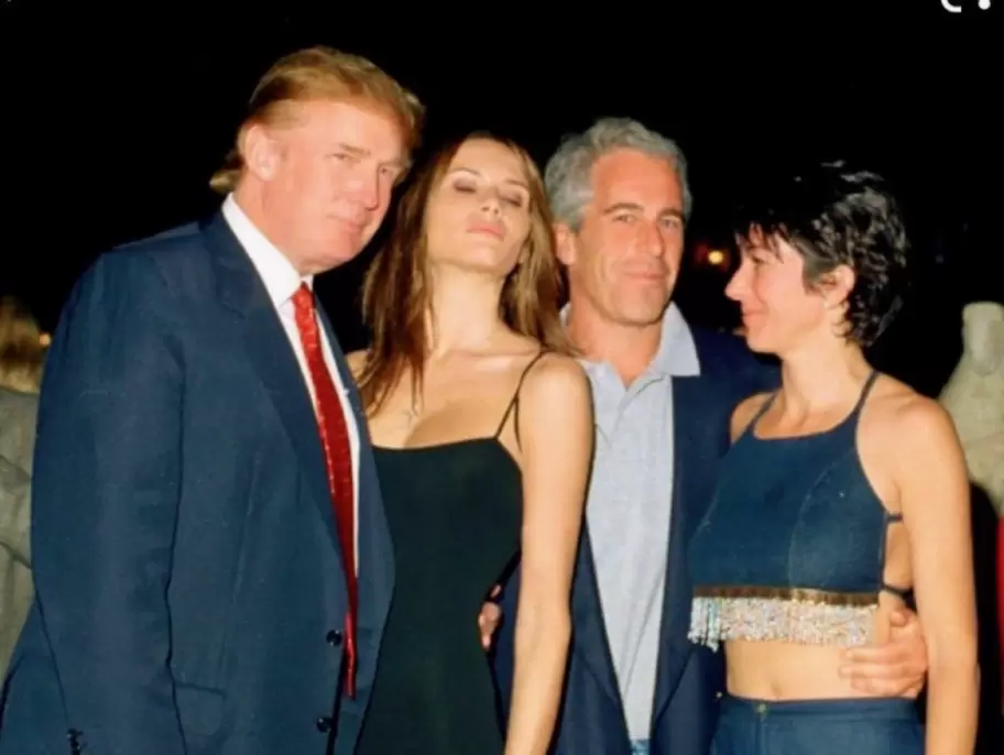 Trump, Epstein y sus respectivas parejas.