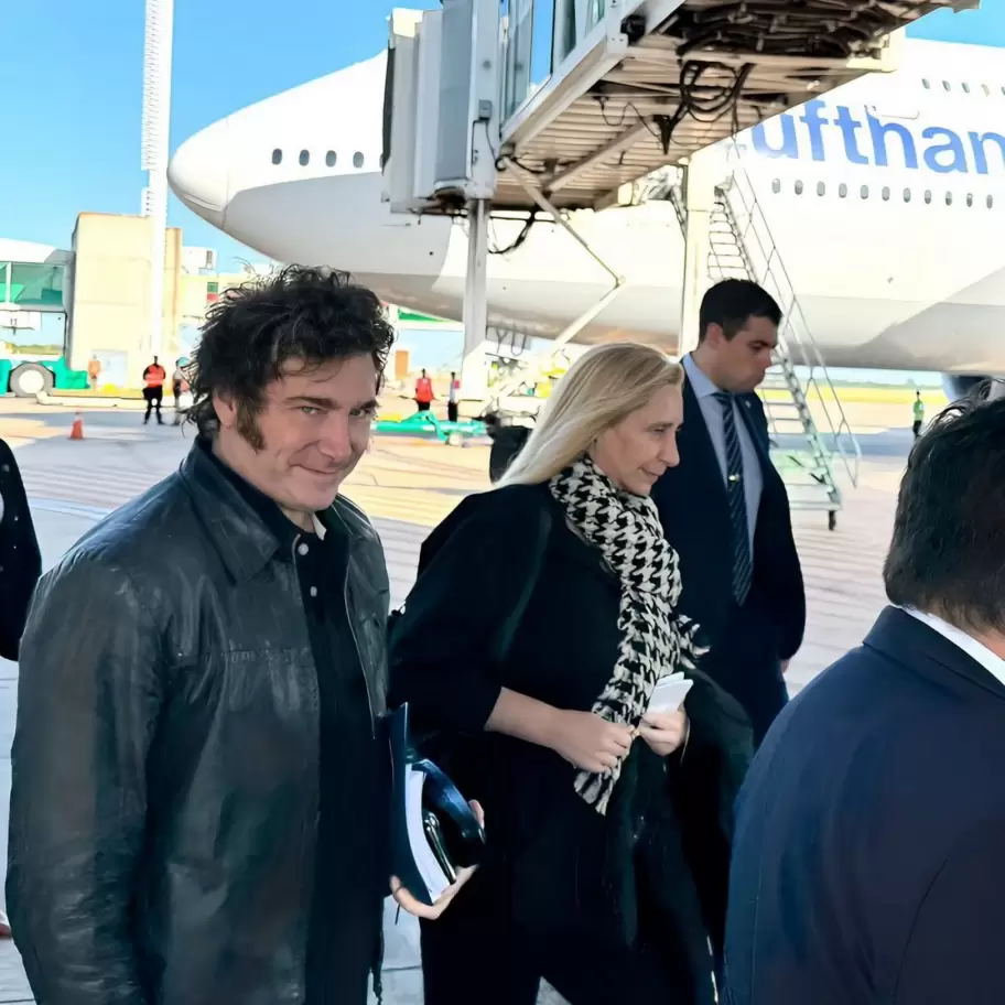 Javier y Karina Milei llegando a Frankfurt