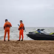 Un piloto dijo haber visto un kayak en el mar y la familia advirti: "Estamos un 80% seguros de que son ellos"