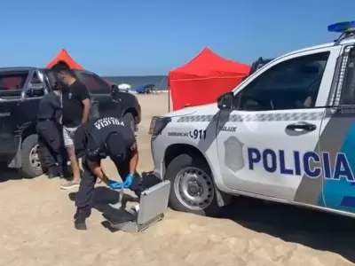 Los policias buscan a los pescadores.