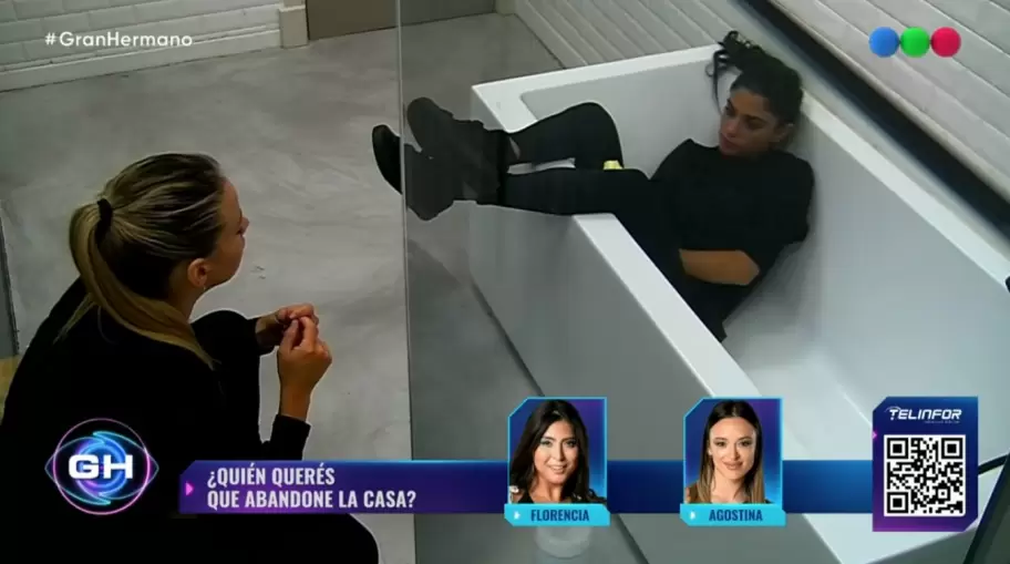 Rosina Luna Beltrn habla con Zoe Bogach a escondidas y en el bao