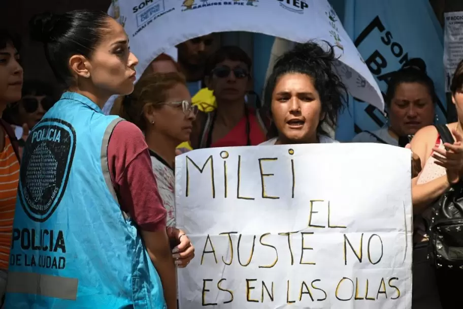 Barrios de Pie y una protesta frente a la Quinta de Olivos por la situacin de los comedores populares, y de cara al paro general