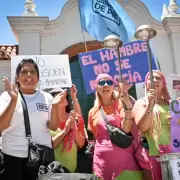 Acampe y vigilia frente a la Quinta de Olivos: "La situacin de los comedores es alarmante"