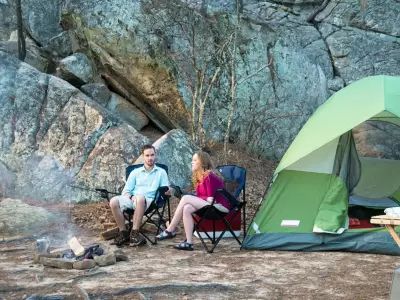 Cinco cosas que no te pueden faltar para vacacionar en un camping.