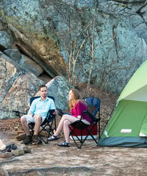 Cinco cosas que no te pueden faltar para vacacionar en un camping.