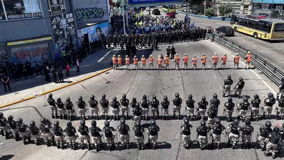 El despliegue policial para que la marcha no avance.