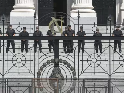 Se trata la Ley mnibus y las fuerzas de seguridad militarizaron el Congreso Nacional de cara a las protestas.