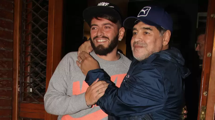 Diego Maradona junto a su hijo Diego Junior.