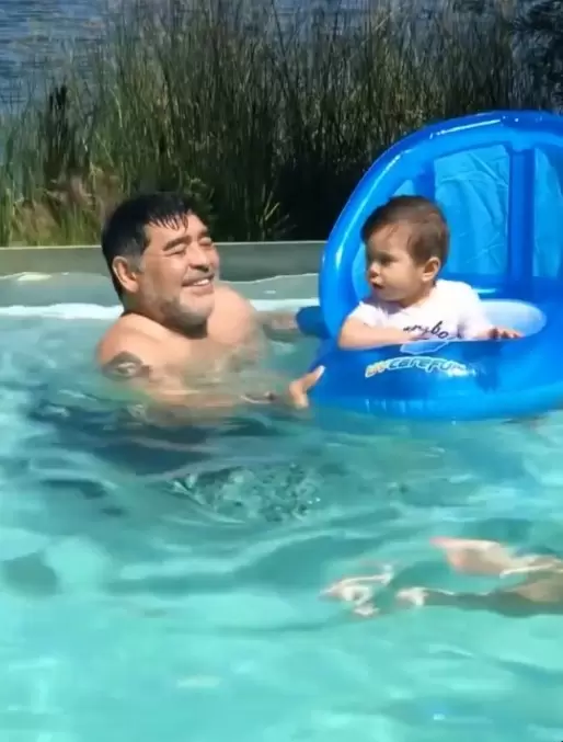 Diego Maradona junto al hijo de Diego Junior, Diego Matas Maradona.