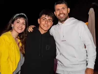 Gianinna Maradona, Benjamn Agero y Sergio "Kun" Agero, tras festejar el cumpleaos del menor.