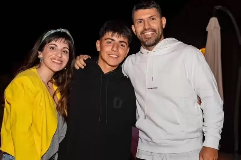 Gianinna Maradona, Benjamín Agüero y Sergio "Kun" Agüero, tras festejar el cumpleaños del menor.