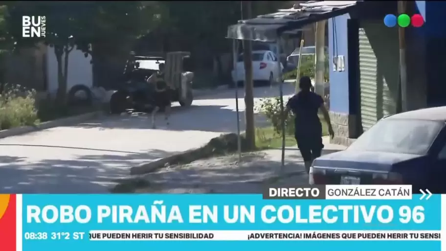 As huan los dos delincuentes que robaron un colectivo en Gonzlez Catn, frente a las cmaras de Telefe.