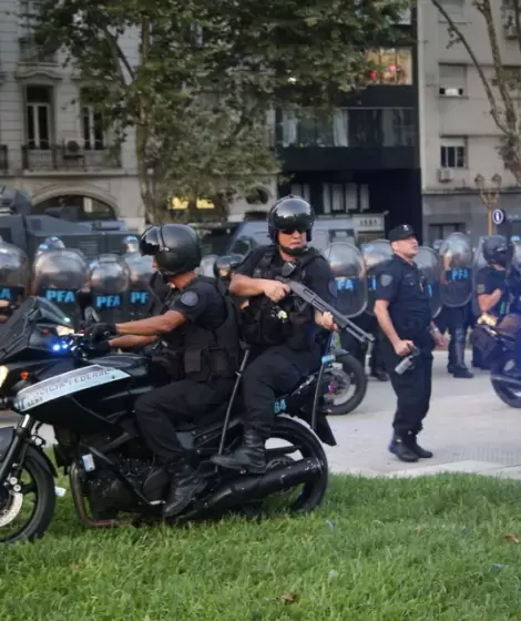 Polica atac a manifestantes con balas de goma