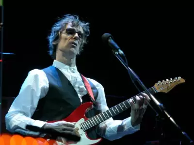 Doce aos sin Spinetta: "Vi a las cosas perfectas, y el mundo, infinito"