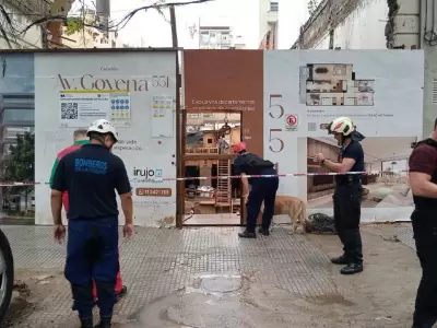 Escenas del derrumbe ocurrido en una vivienda lindera a una obra de construcción ubicada en avenida Pedro Goyena al 551, en Caballito.