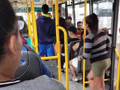 La escena en la cual el chofer del colectivo amenaza con una picana a un padre de familia, su mujer y su hijo.