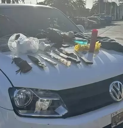 Se le secuestraron cuatro armas blancas,