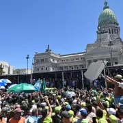 Milei tira de la cuerda empobreciendo a trabajadores: desde la CGT advierten "medidas de fuerza generales"