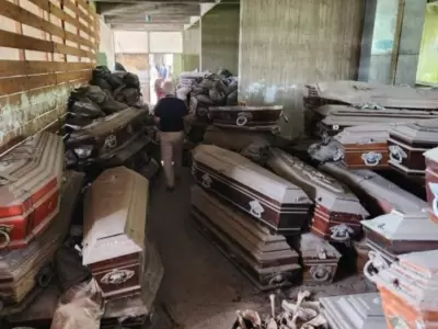 Encontraron 500 atades abandonados en el Cementerio de La Plata.