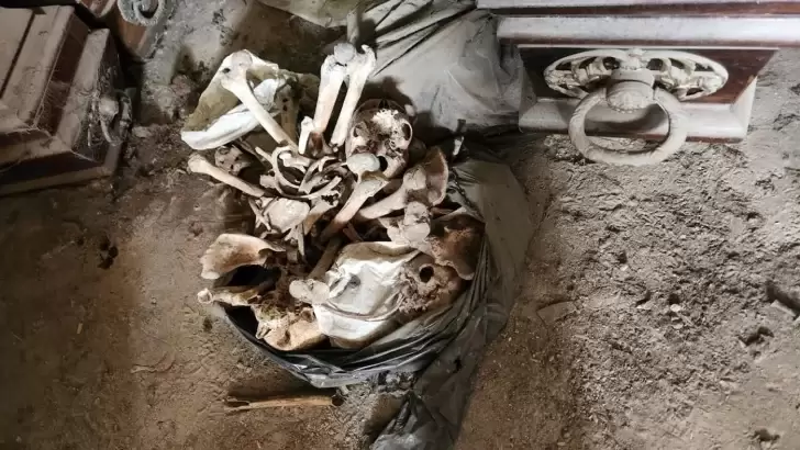 Se encontraron 200 bolsas con restos humanos sin identificacin en el Cementerio de La Plata.