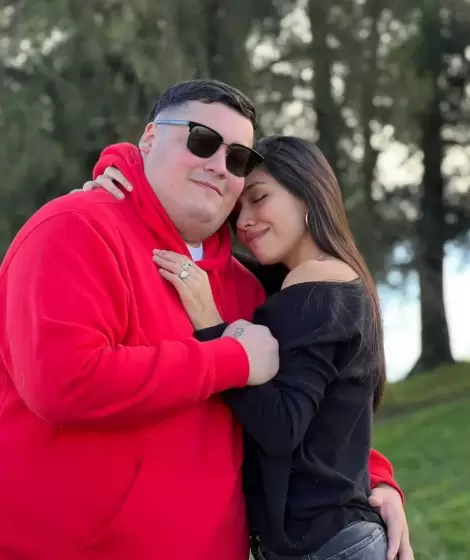 Federico "Manzana" Faras junto a su novia Luciana Macas.