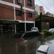 "La peor catstrofe de Corrientes": 800 personas evacuadas, saqueos y hasta un parto en medio del temporal