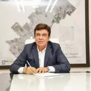 Fernando Espinoza reabre las paritarias 2023: Otorga un aumento salarial del 32.5% y una suma fija de $40 mil a las y los trabajadores