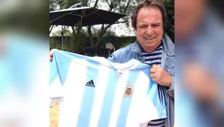 Dyango y su festejo con la tercera estrella que consigui la Seleccin Argentina de Ftbol.
