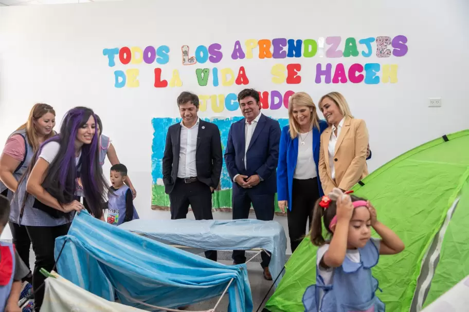Fernando Espinoza y Axel Kicillof en la inauguracin de un jardn de infantes en La Matanza