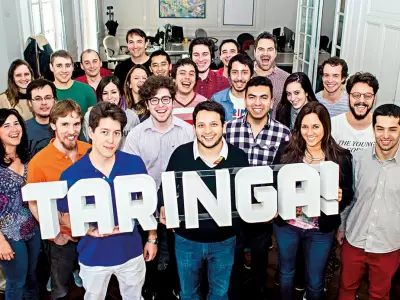Los creadores y trabajadores y trabajadoras de Taringa! en una produccin para Forbes en la cual se la present como "la red social argentina".
