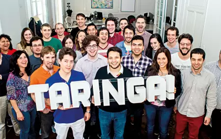 Los creadores y trabajadores y trabajadoras de Taringa! en una produccin para Forbes en la cual se la present como "la red social argentina".