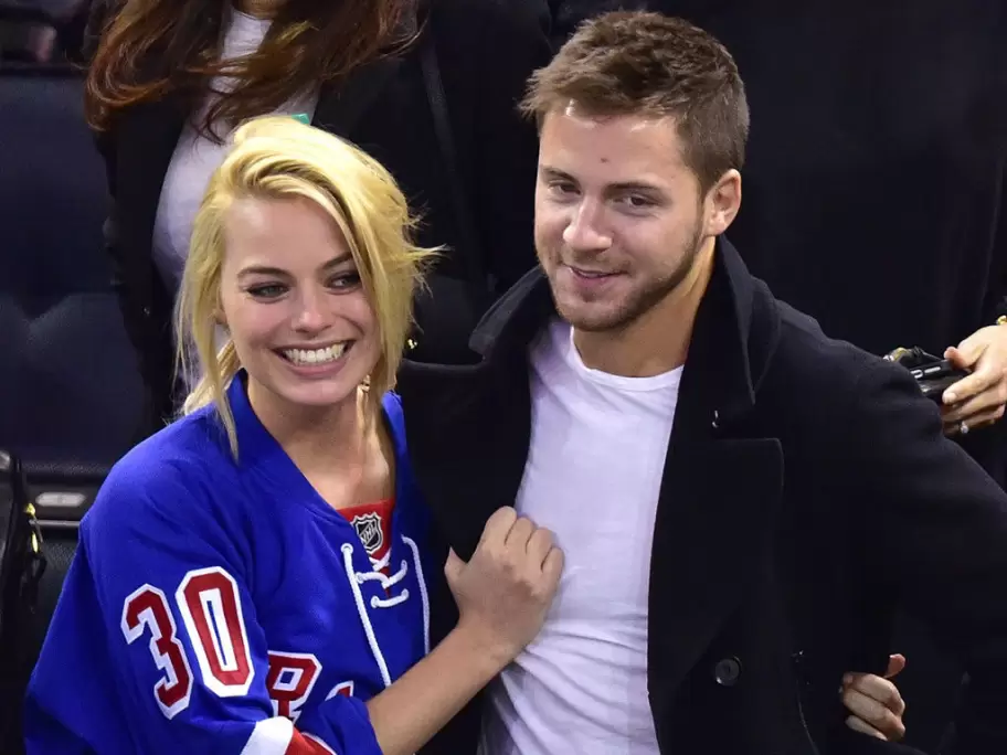 Margot Robbie y Tom Ackerley