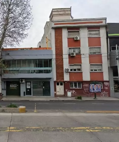 El edificio de Villa Mitre, en Juan B. Justo al 4900, donde se realiz el tremendo operativo por una falsa alarma.