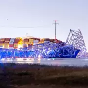 Un barco impact y derrumb el puente Francis Scott Key en Baltimore: hay al menos 7 desaparecidos