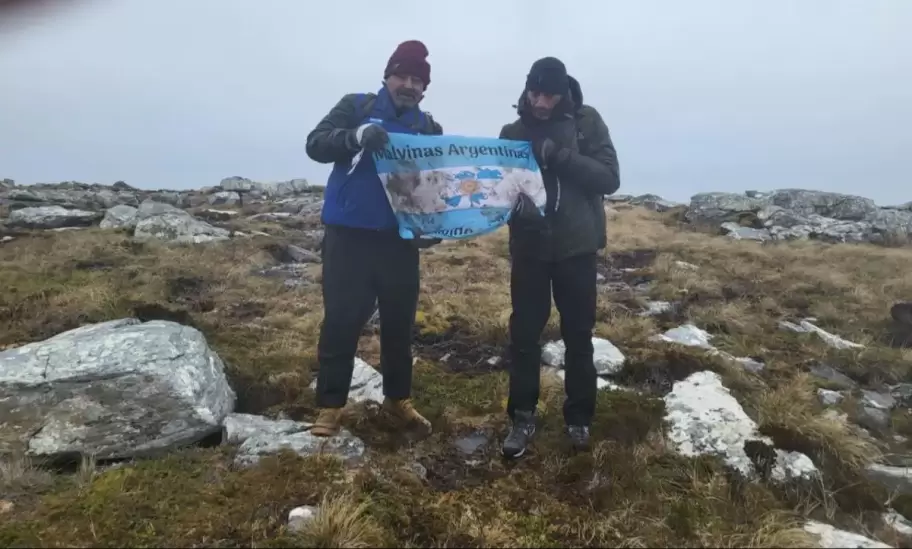 Ramn Robles junto a su compaero en la ltima visita a Malvinas