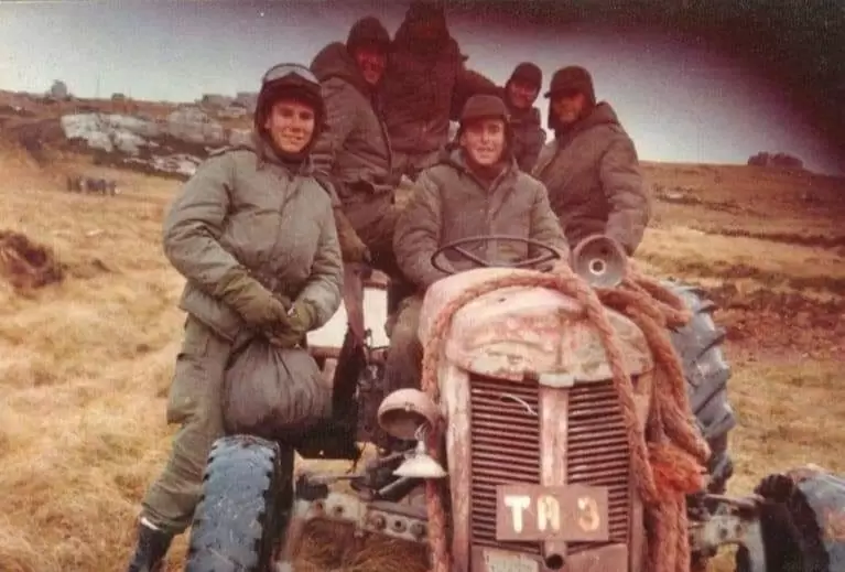 Grupo de soldados argentinos en la guerra de Malvinas.