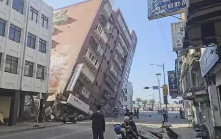 Un edificio qued totalmente inclinado tras el terremoto en Taiwn.